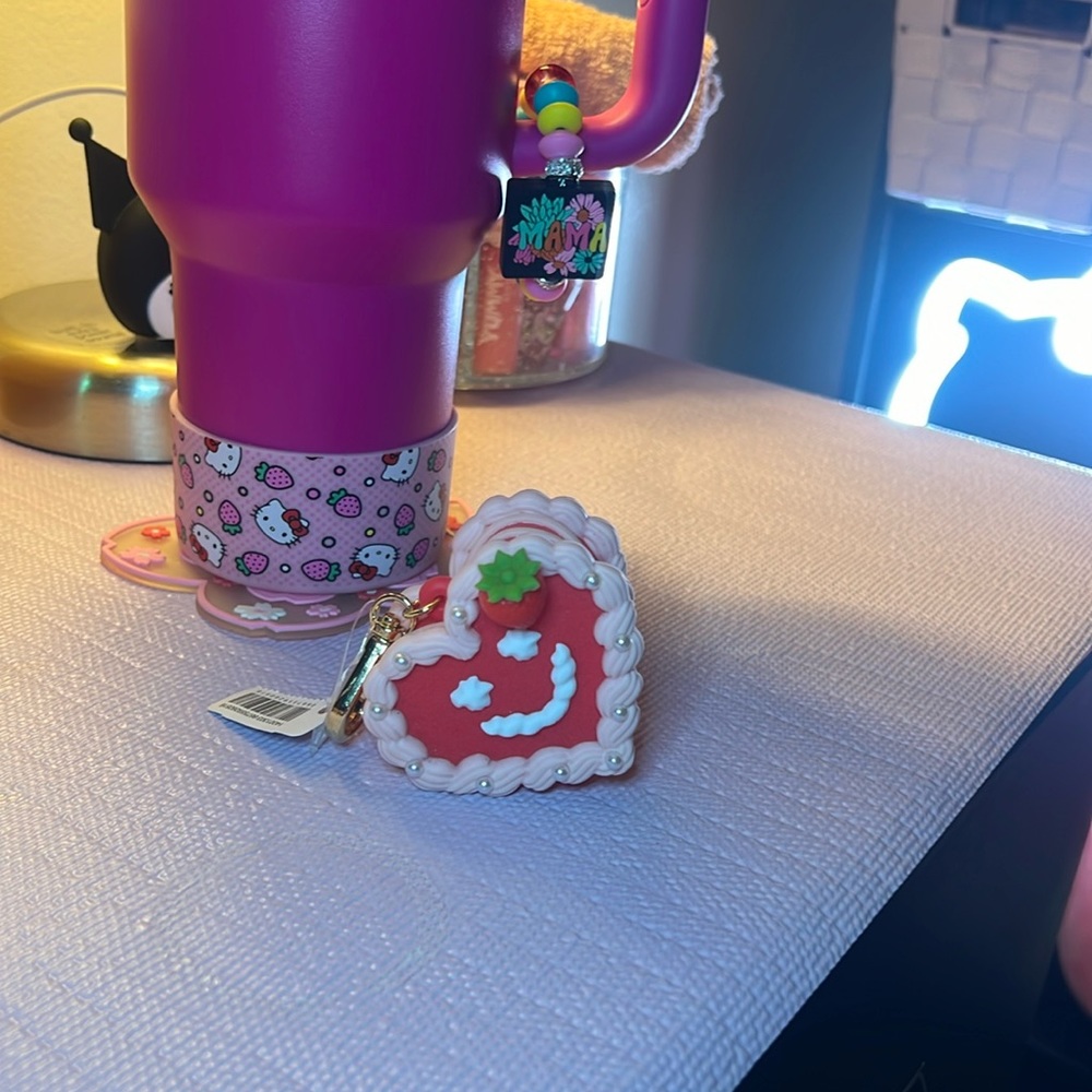 Bath and Body Works Strawberry Heart Cake Pocketbac Holder...